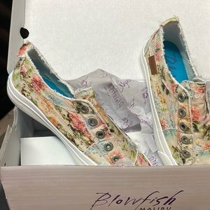 Blowfish Malibu slider size 6.5 Flora pattern Vegan Vintage Teacup Canvas
